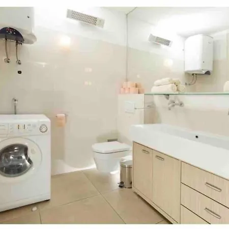 Luxury Eni On The West Coast Apartment