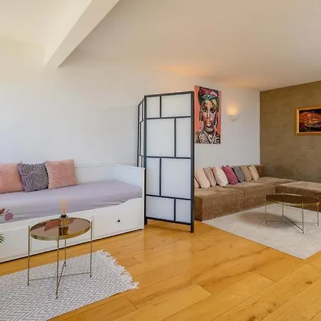 Luxury Eni On The West Coast Apartment