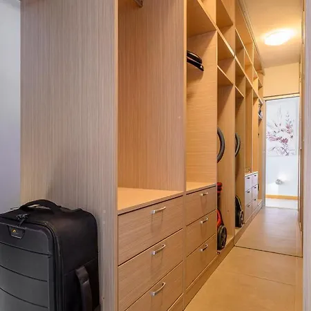 Luxury Eni On The West Coast Apartment