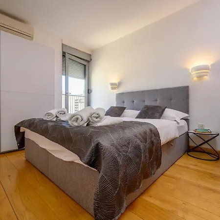 Luxury Eni On The West Coast Apartment