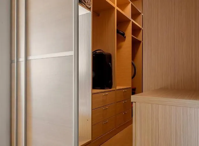 Luxury Eni On The West Coast Split