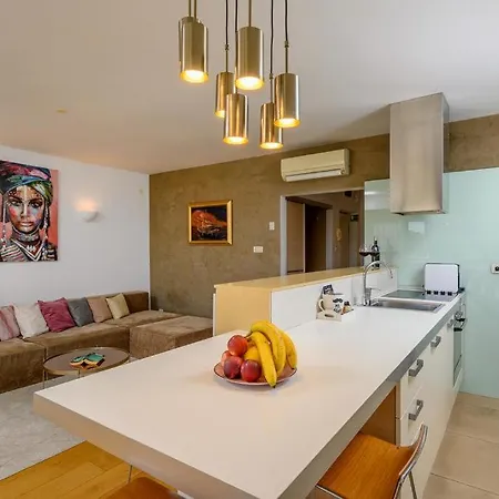 Luxury Eni On The West Coast Apartment